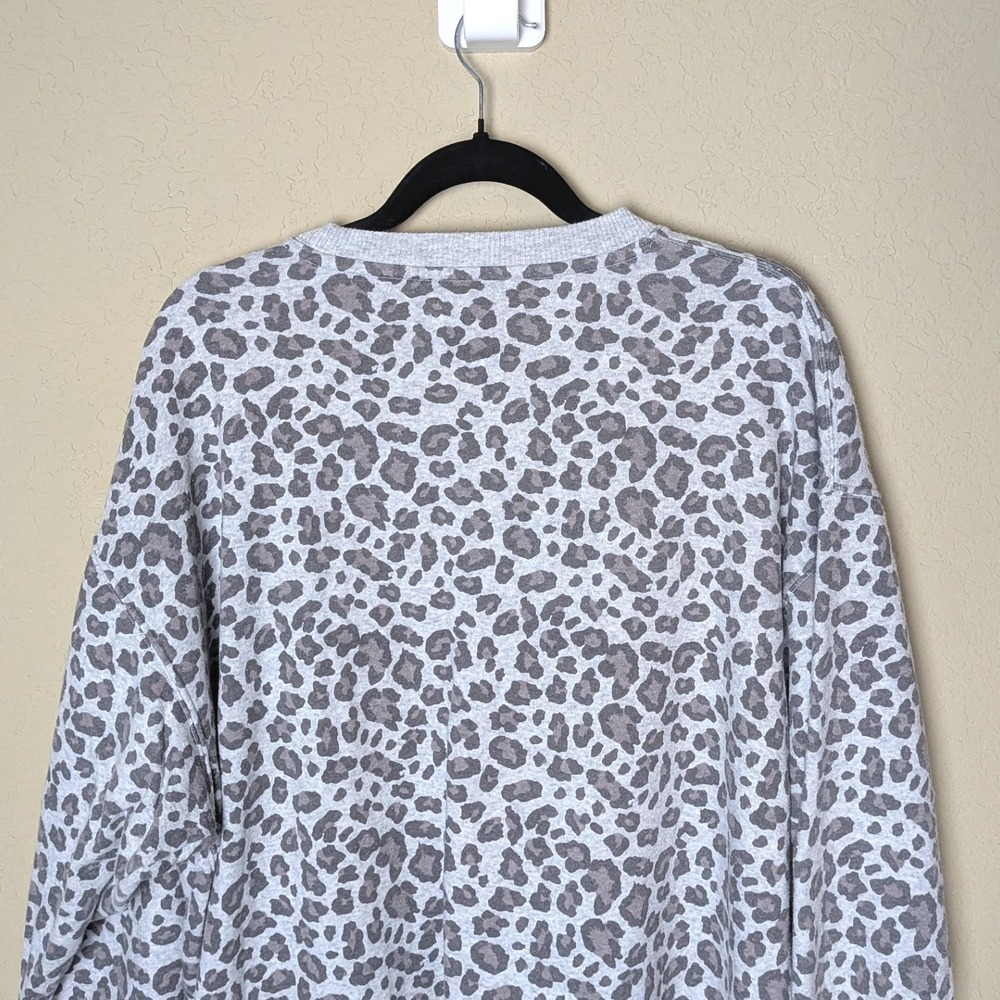 American Eagle Ahh-Mazingly Soft Gray Leopard Print Sweatshirt Sz S (Oversized) - Picture 7 of 7